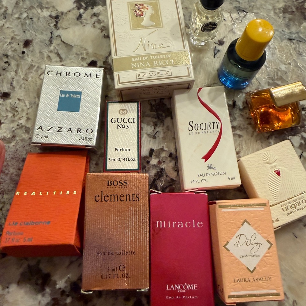 Vintage collection of Assorted Perfume Miniatures Collection samples - Picture 8 of 9